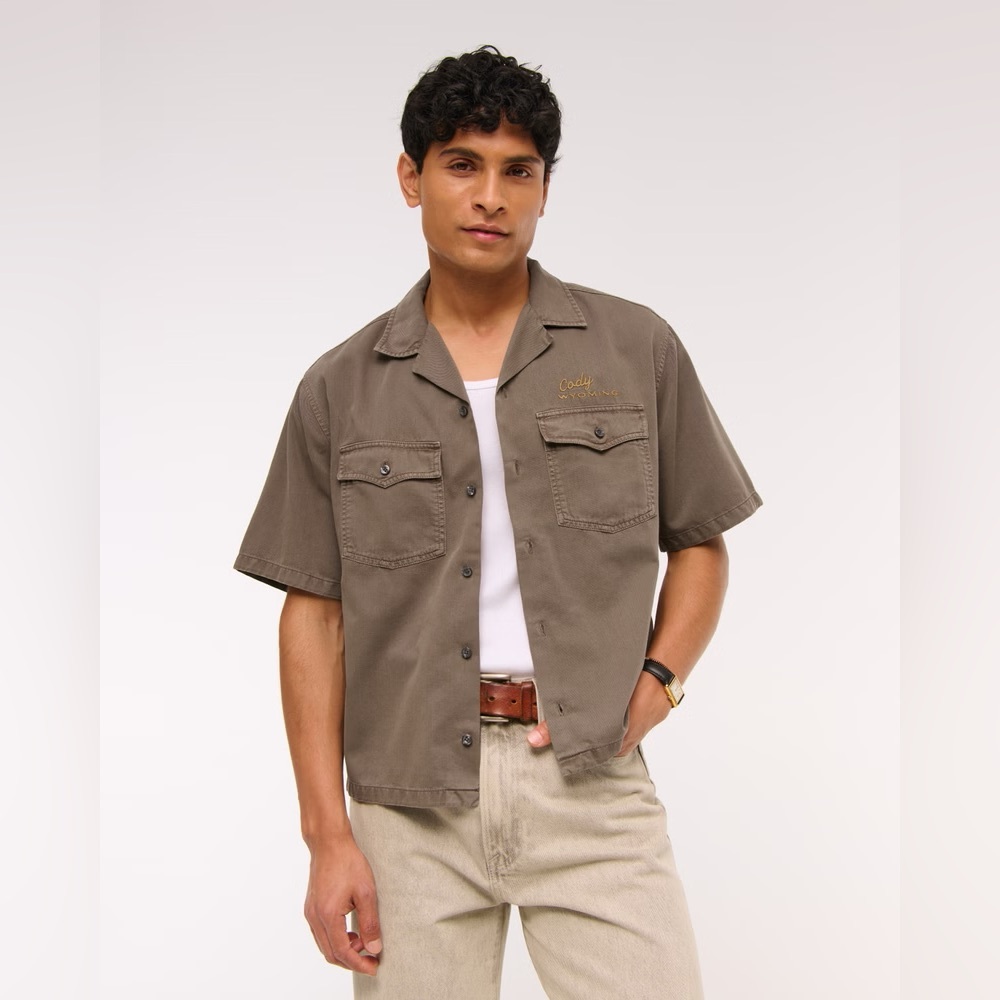Short-Sleeve Cropped Western Graphic Button-Up Shirt
